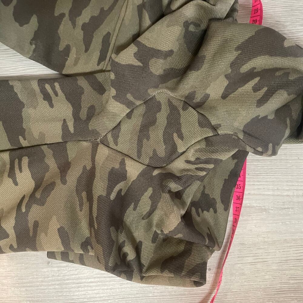 SPANX Look at Me Now Cropped Seamless Leggings Camo size Large - Picture 8 of 9